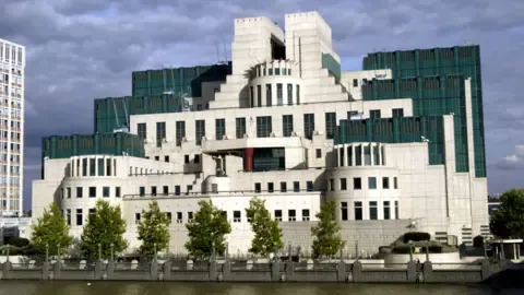 The UK's Secret Intelligence Service Rolls Out Dark Web Gateway to Recruit Spies in Russia
